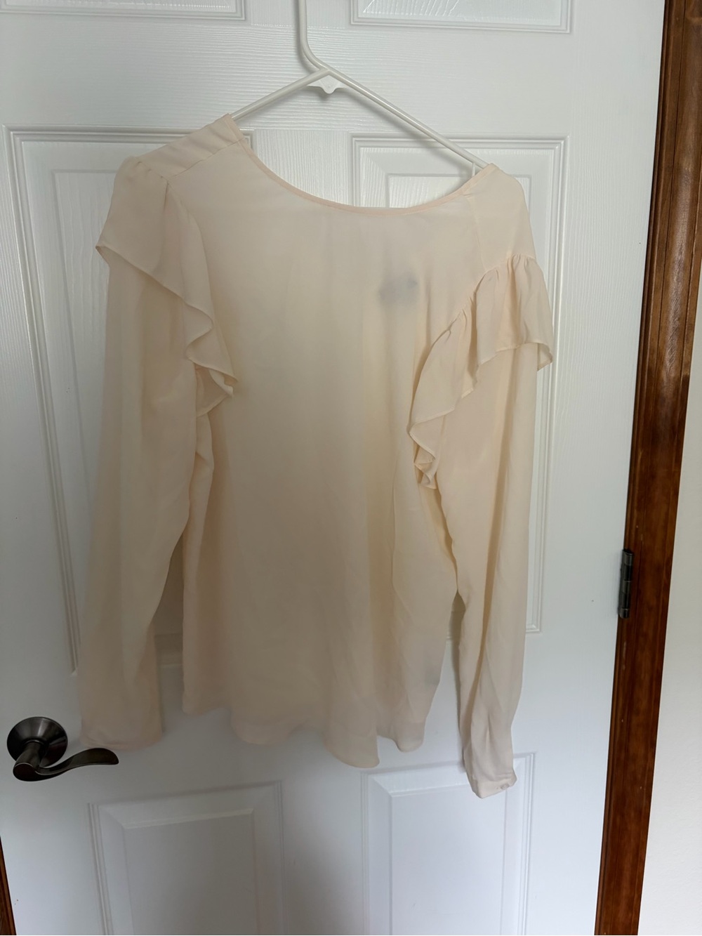 Who What Wear Light Cream Ruffle Sleeve Blouse